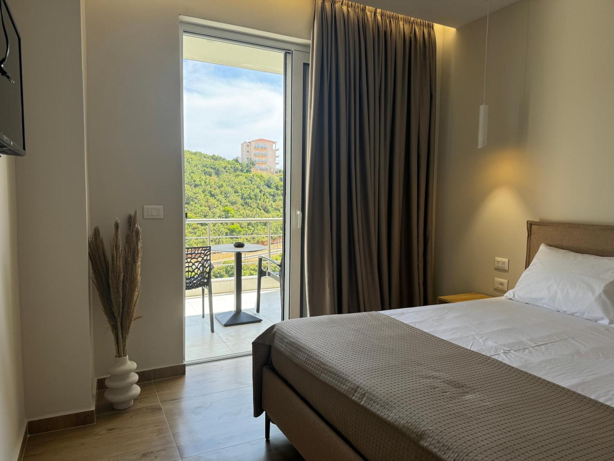 Ion Rooms Himare Exterior photo