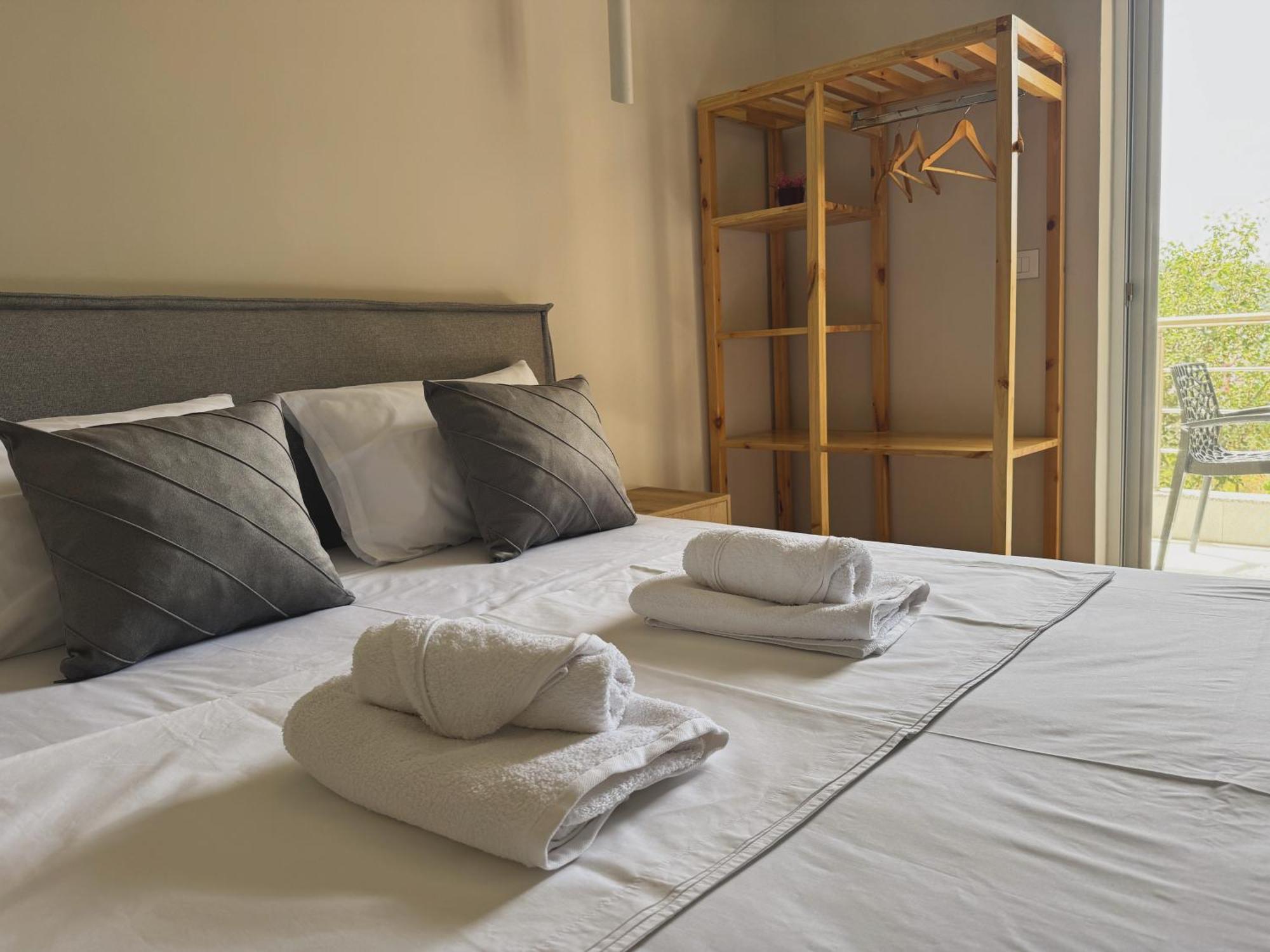 Ion Rooms Himare Exterior photo
