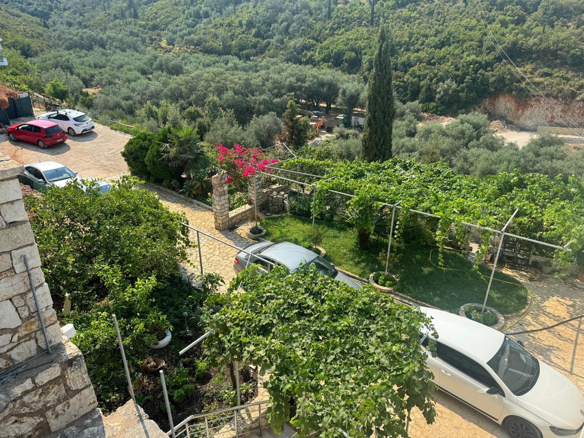 Ion Rooms Himare Exterior photo
